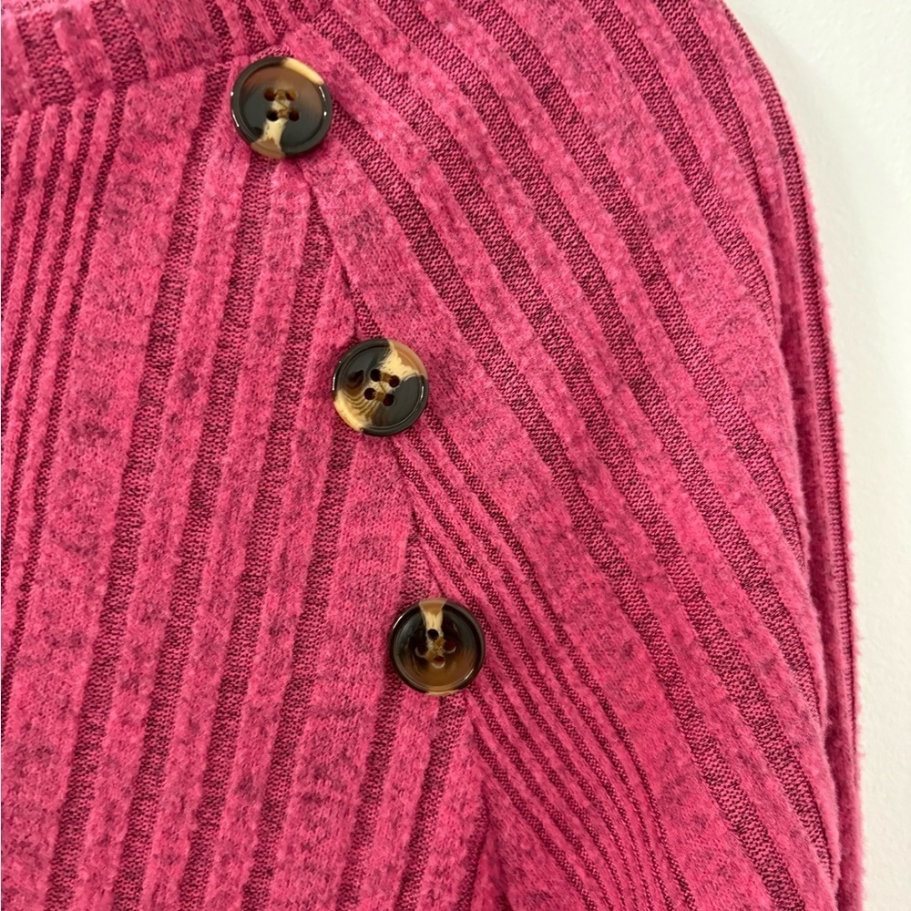 Papillon Blanc Fuchsia Knit Top - Picture 2 of 5
